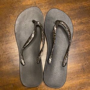 ❌SOLD❌. Black sparkle flip-flops